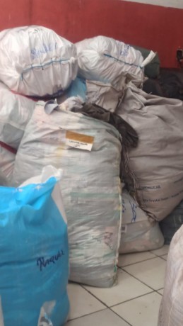 atacado-de-roupas-usadas-para-brechos-big-2